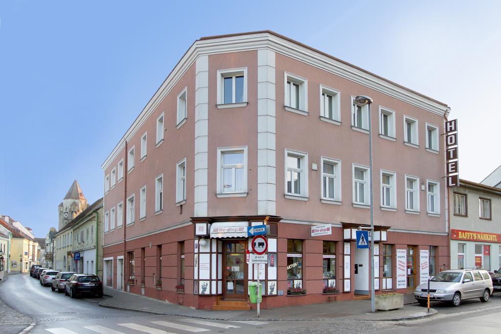 Hotel Zur Sonne Korneuburg Buitenkant foto