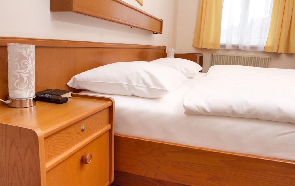 Hotel Zur Sonne Korneuburg Kamer foto