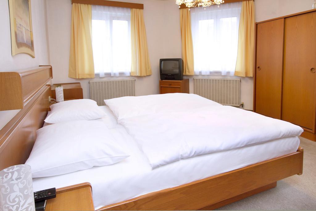 Hotel Zur Sonne Korneuburg Kamer foto